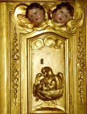 La porte du tabernacle avec le p�lican mystique
